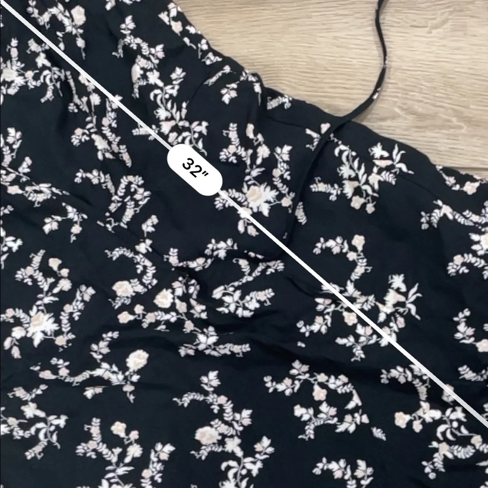 Abercrombie & Fitch black and white floral wrap dress - Picture 3 of 3
